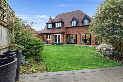 5 bedroom detached house for sale, Butterfield Close, Milton Keynes MK15