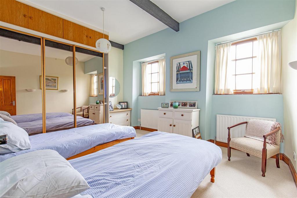 Bedroom 1-1.jpg