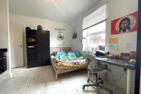 undefined, Gloucester Road, Bristol BS7