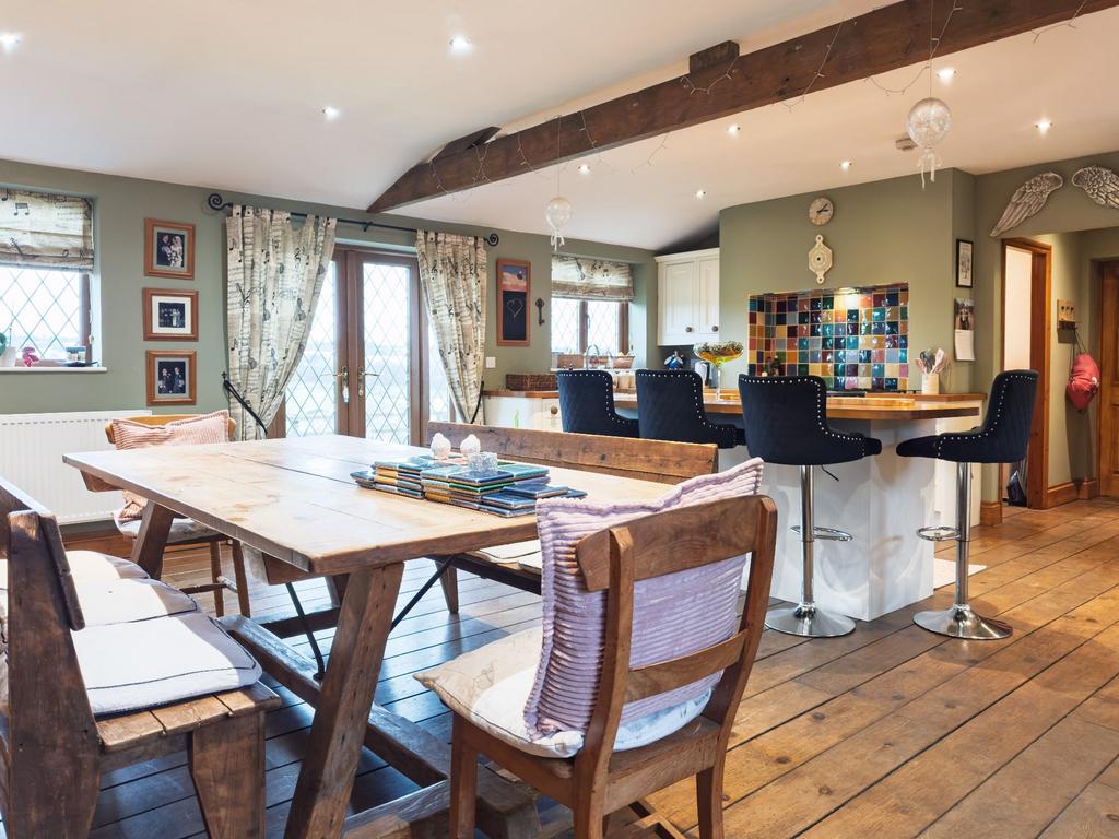 Dining kitchen