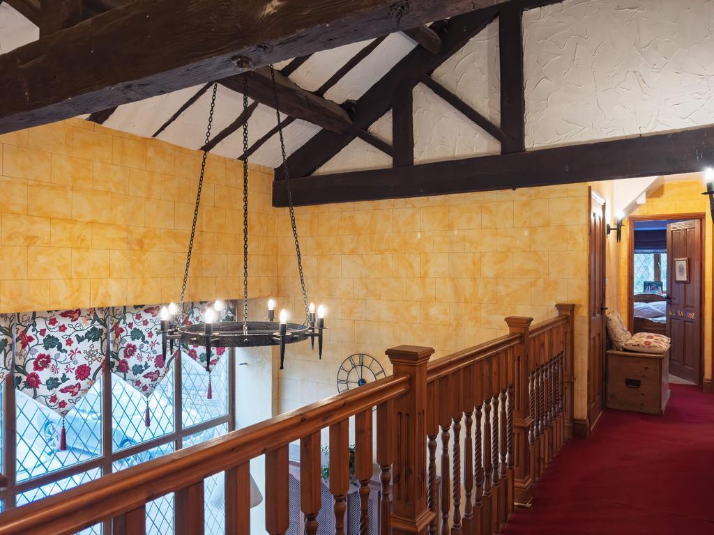 Gallery landing