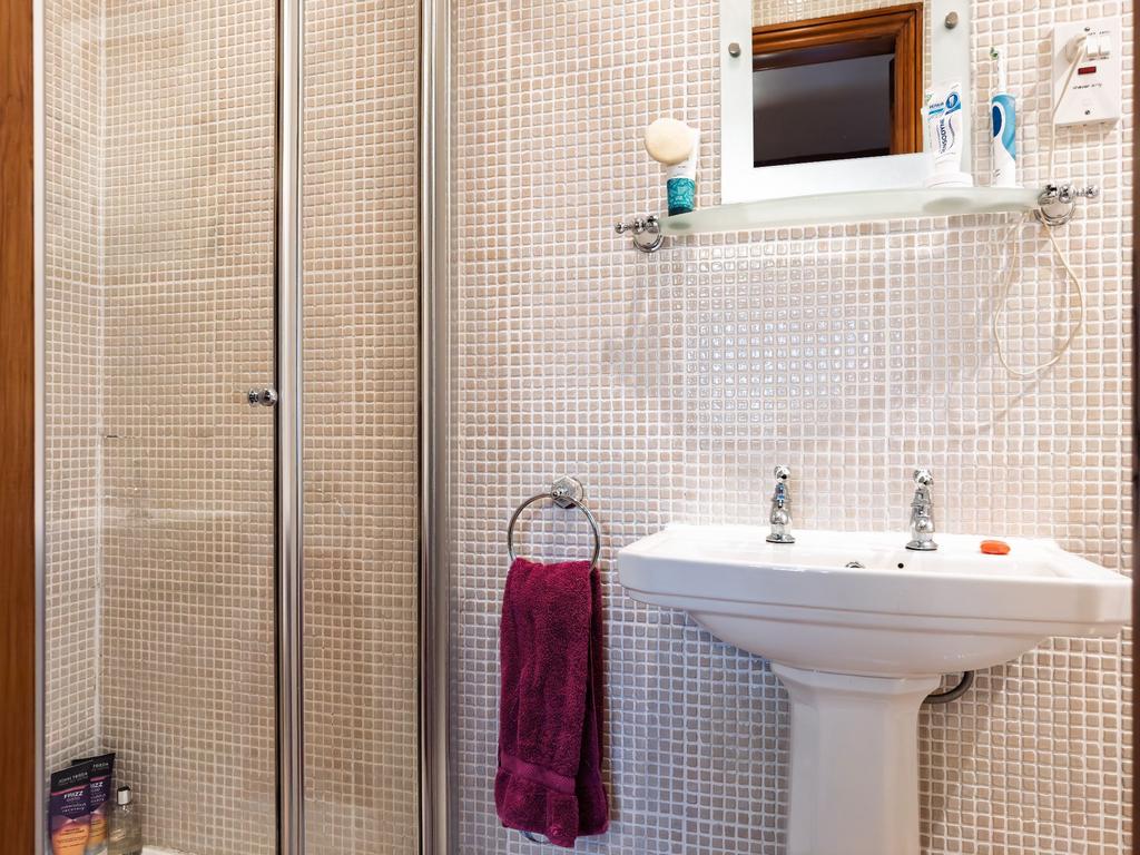 Ensuite shower room