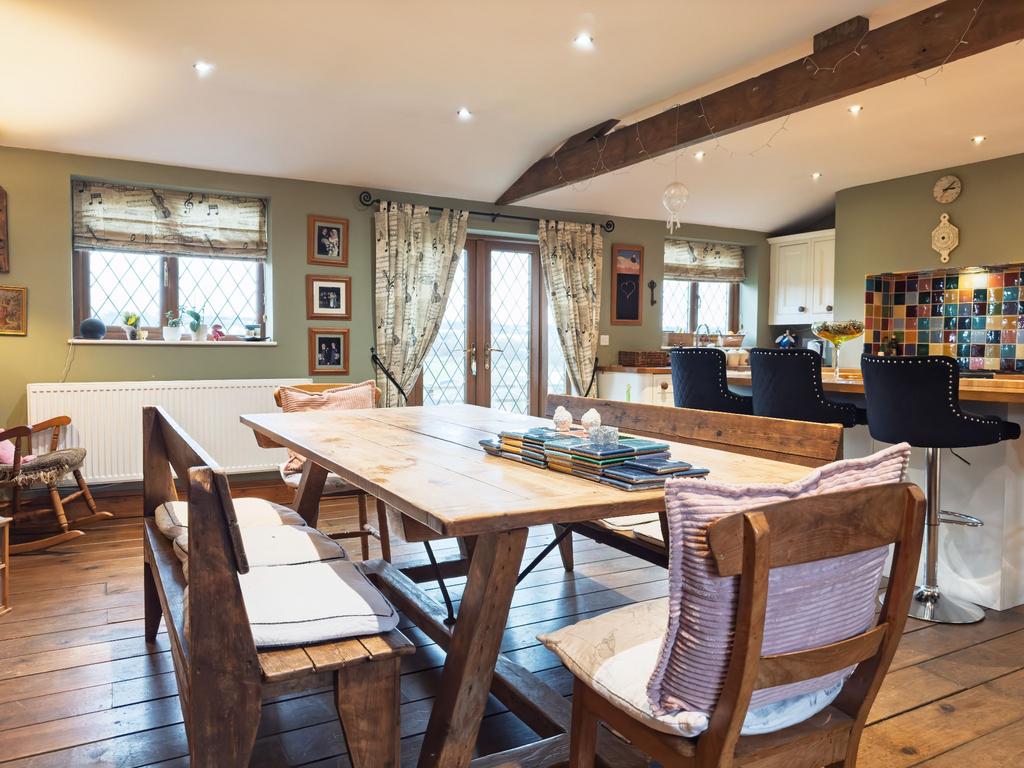 Dining kitchen