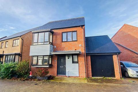 4 bedroom detached house to rent, Bluegown Avenue, Leybourne ME19