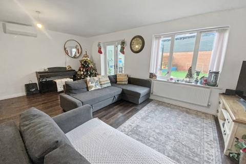 4 bedroom detached house to rent, Bluegown Avenue, Leybourne ME19