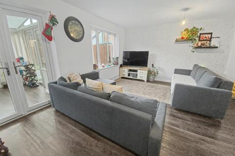 4 bedroom detached house to rent, Bluegown Avenue, Leybourne ME19