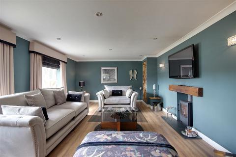 undefined, Larchmont Close, Elloughton