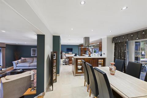 5 bedroom detached house for sale, Larchmont Close, Elloughton
