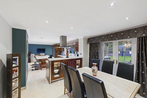 5 bedroom detached house for sale, Larchmont Close, Elloughton