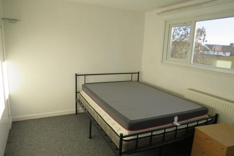 2 bedroom flat to rent, Marmot Road, Hounslow TW4