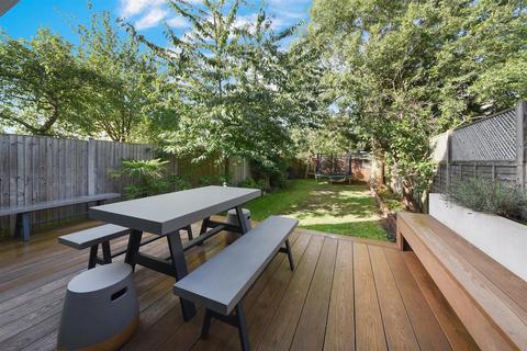 undefined, Fairway, Raynes Park SW20