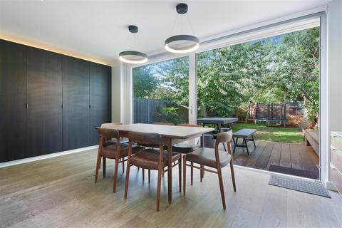 undefined, Fairway, Raynes Park SW20