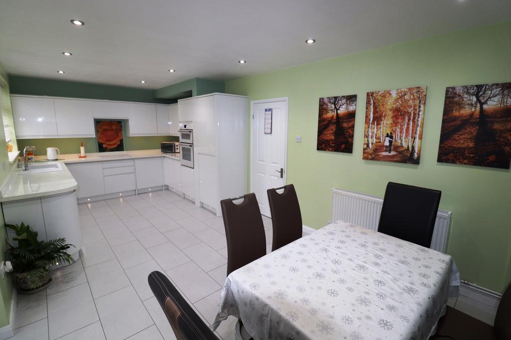 49 Knightscliffe Way