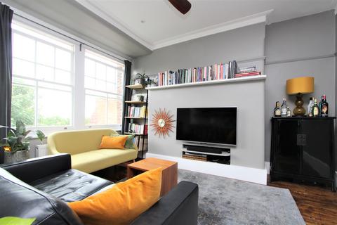 Fortis Green Road, Muswell Hill, London, N10