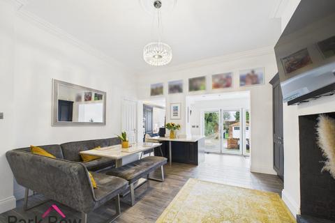 3 bedroom end of terrace house for sale, Low Street, Sherburn In Elmet, Leeds