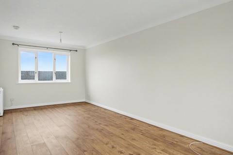 2 bedroom flat to rent, Earlsfield Drive, Chelmsford CM2