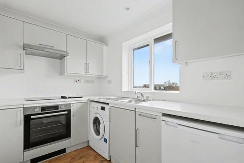2 bedroom flat to rent, Earlsfield Drive, Chelmsford CM2