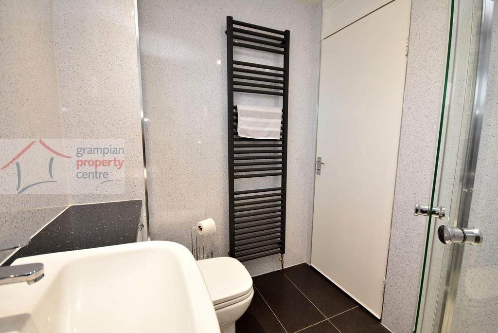 Shower room .JPG