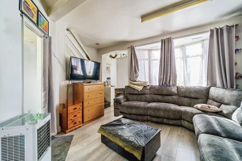 undefined, Westbury Avenue,  Southall, UB1