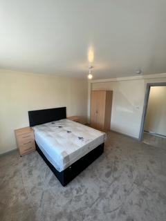 1 bedroom in a house share to rent, Haslemere Avenue W7