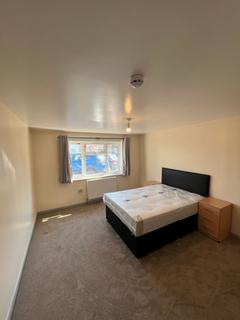 1 bedroom in a house share to rent, Haslemere Avenue W7