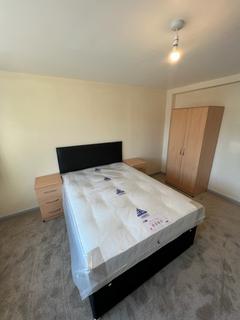 1 bedroom in a house share to rent, Haslemere Avenue W7