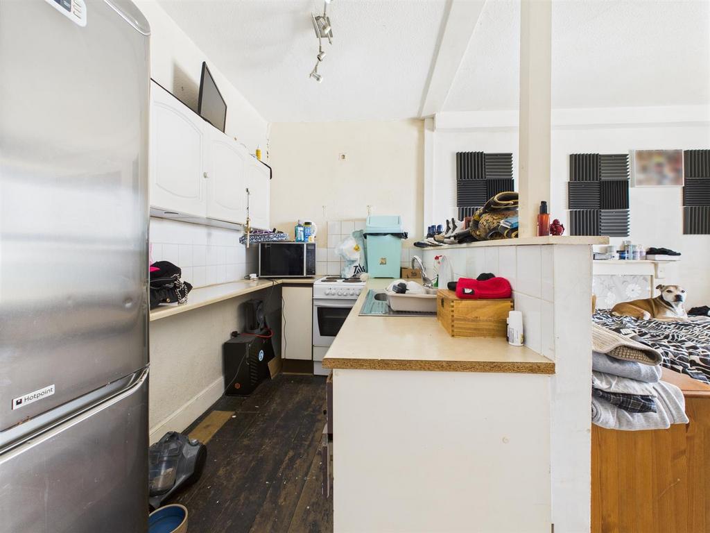 Kitchen (Flat 2)