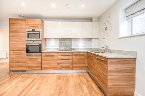 3 bedroom flat to rent, Howard Road, Stanmore HA7