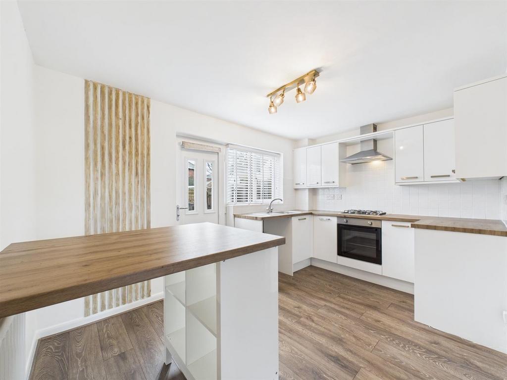 Kitchen 2.jpg
