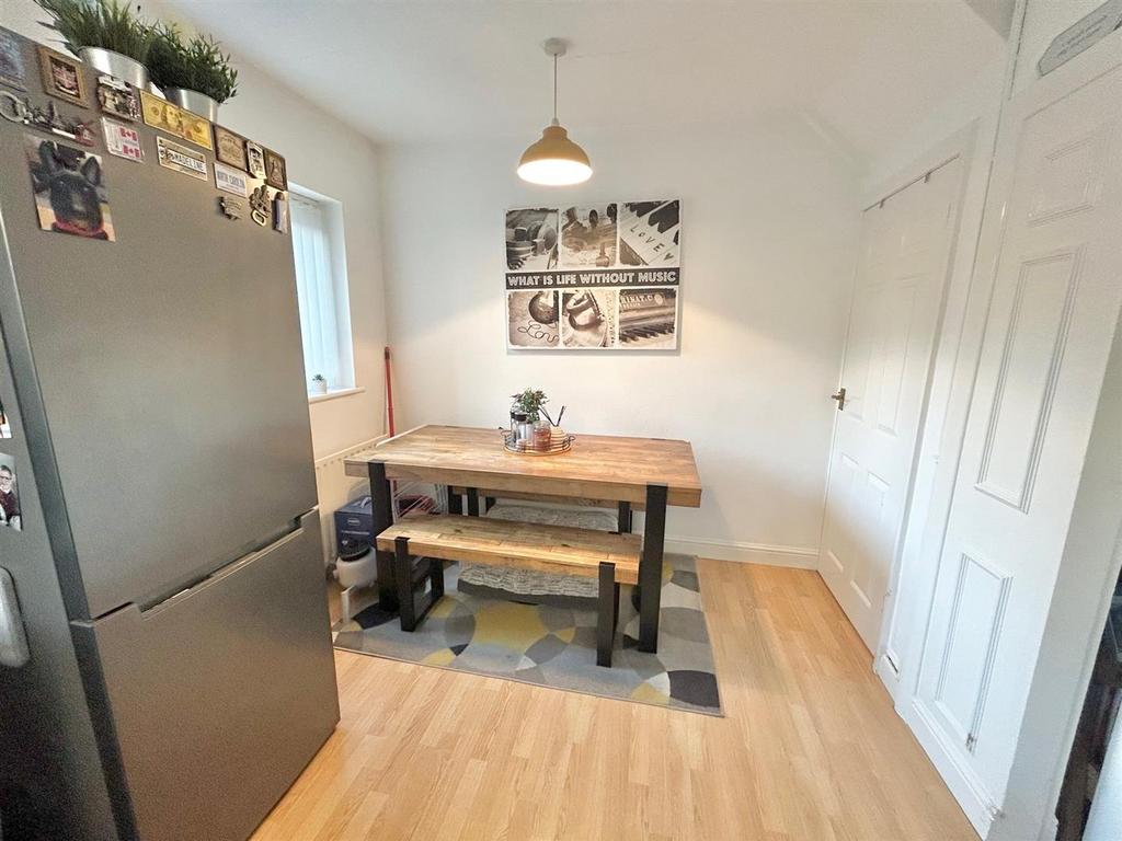 Kitchen 2.jpg