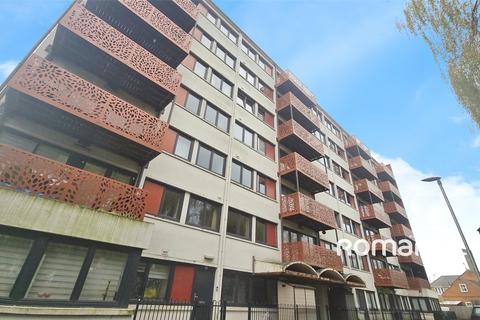 2 bedroom flat to rent, London Road, High Wycombe, Buckinghamshire, HP11