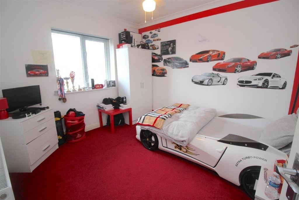 Bed 2.jpg