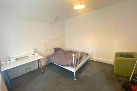 1 bedroom in a flat share to rent, Richmond Grove, Manchester M13