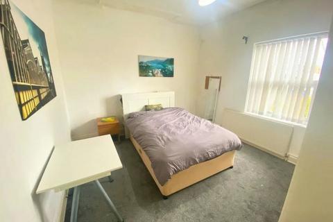 1 bedroom in a flat share to rent, Richmond Grove, Manchester M13