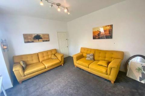 1 bedroom in a flat share to rent, Richmond Grove, Manchester M13