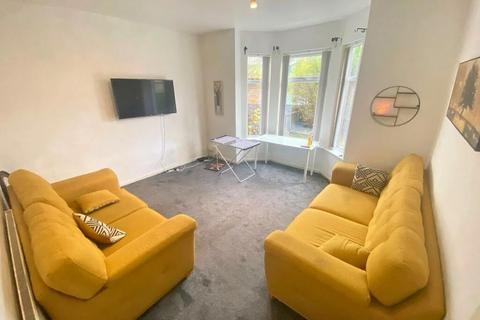 1 bedroom in a flat share to rent, Richmond Grove, Manchester M13