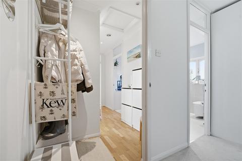 3 bedroom apartment for sale, Greenford Avenue, London