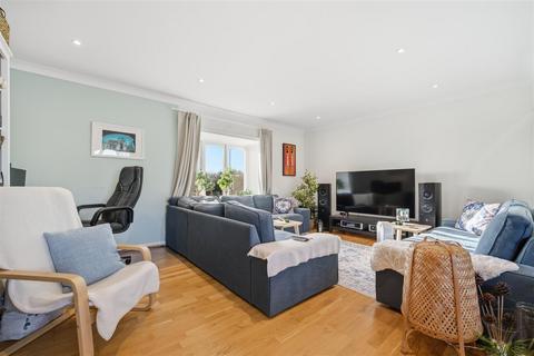 3 bedroom apartment for sale, Greenford Avenue, London