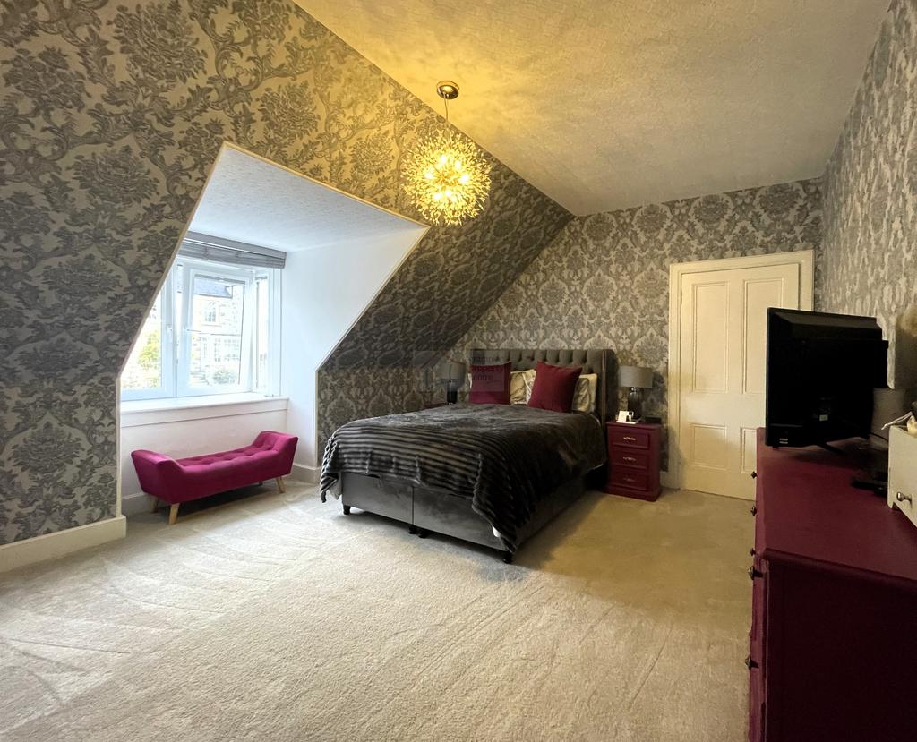 Master Bedroom a.JPG