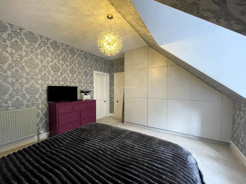 Master Bedroom b.JPG