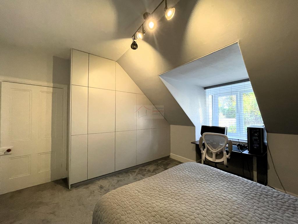 Bedroom 2b.JPG