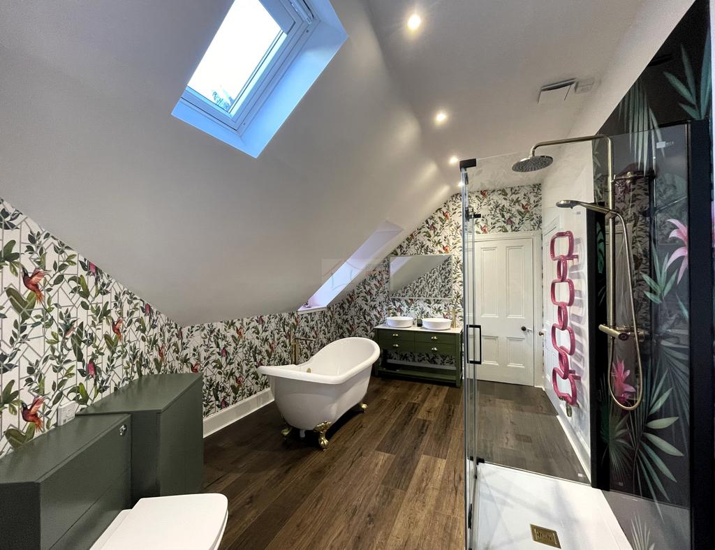 Bathroom a.JPG