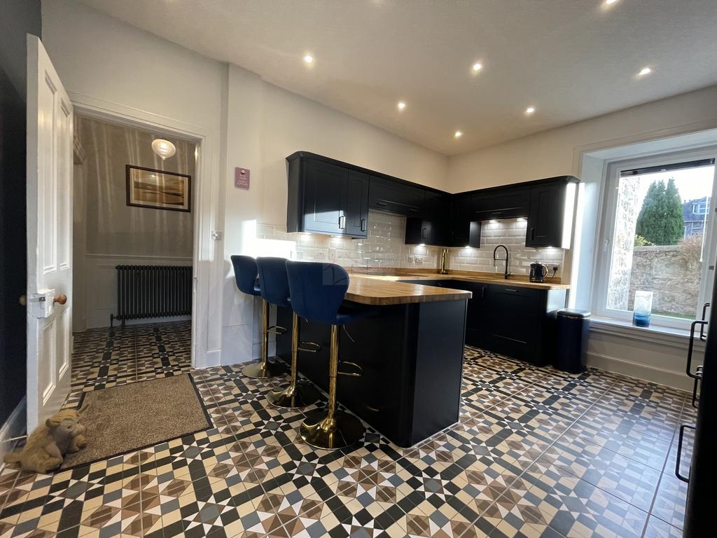 Kitchen b.JPG