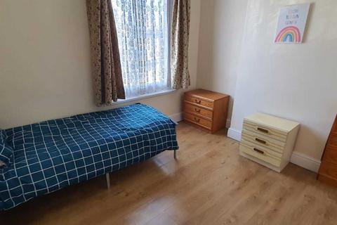undefined, En suite Room Available, Gough Road, Sparkhill, B11