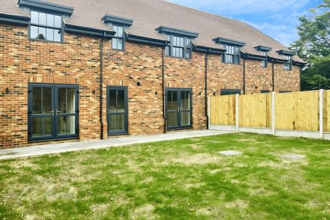 4 bedroom semi-detached house to rent, Old Orchard Drive Monkton CT12