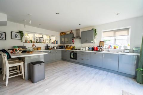 undefined, Kings Row, Honiton