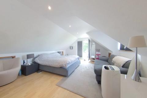 undefined, The Warren, Worcester Park KT4