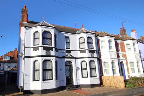 4 bedroom semi-detached house for sale, The Grove Clacton on Sea, CO15