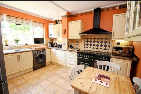 4 bedroom semi-detached house for sale, The Grove Clacton on Sea, CO15