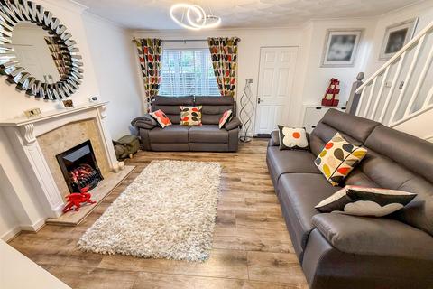 undefined, Yr Helfa, Chirk